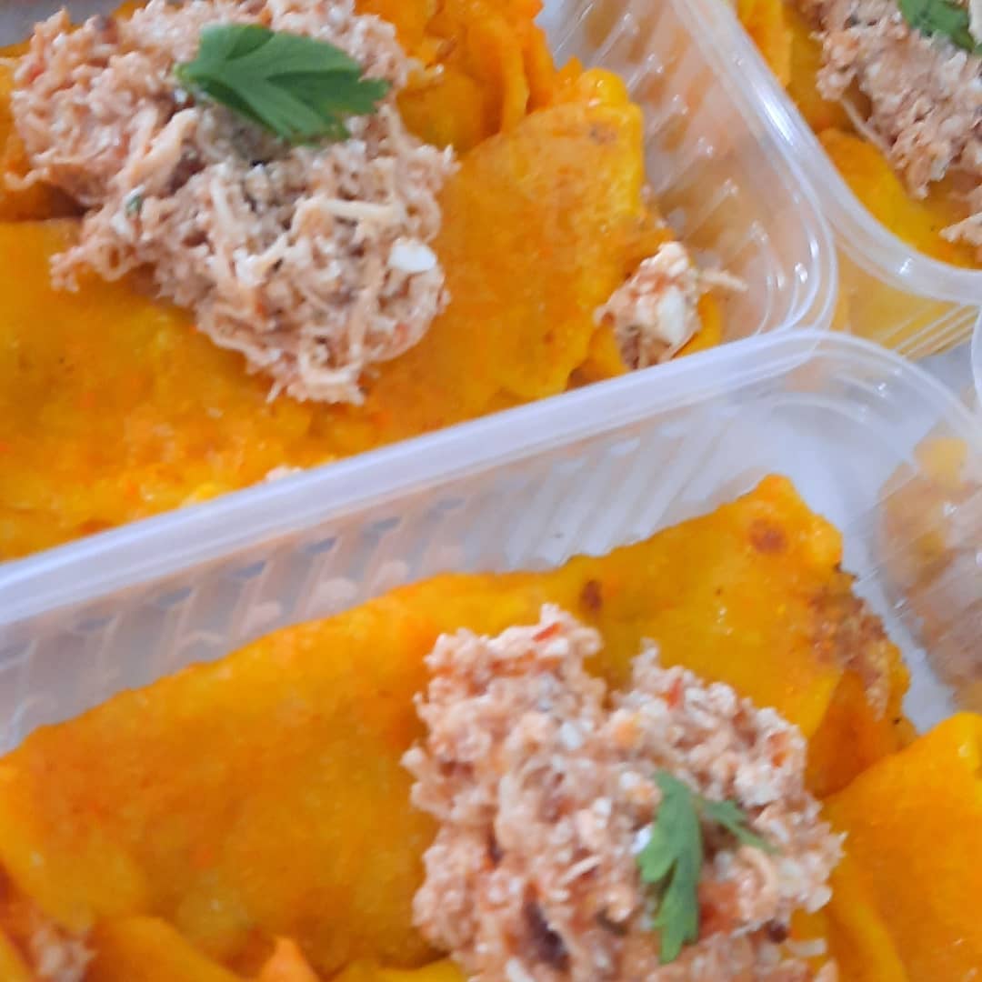 Panqueca de Cenoura Recheada com Frango e Ricota - NahTerra