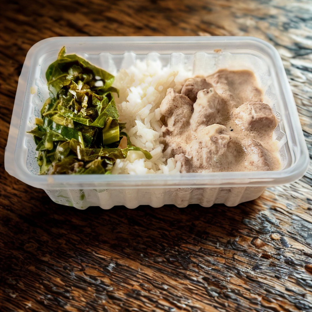 Alcatra ao molho de gorgonzola com arroz e couve