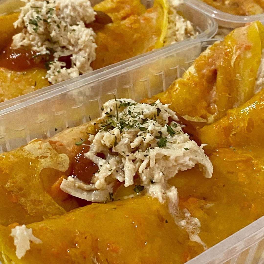 Panqueca de Cenoura Recheada com Frango e Ricota - NahTerra