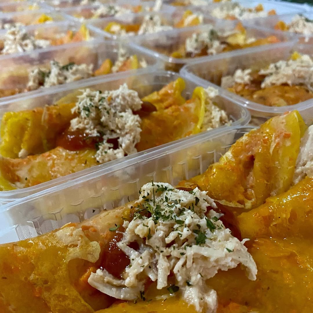 Panqueca de Cenoura Recheada com Frango e Ricota - NahTerra