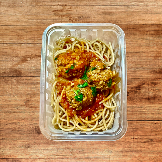 Almôndegas de carne com Espaguete Integral ao Molho de Tomate