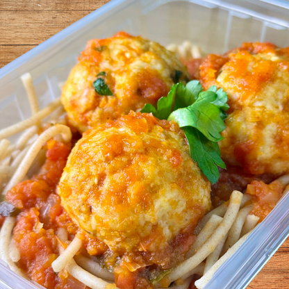 Almôndegas de Frango com Espaguete Integral ao Molho de Tomate