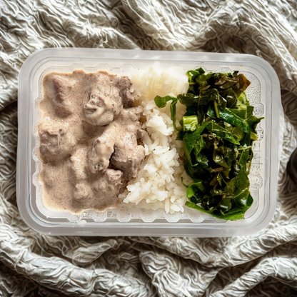 Alcatra ao molho de gorgonzola com arroz e couve