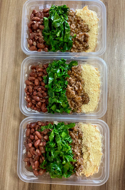 Feijão vermelho com carne moida, arroz integral, couve e farofa de cenoura - NahTerra