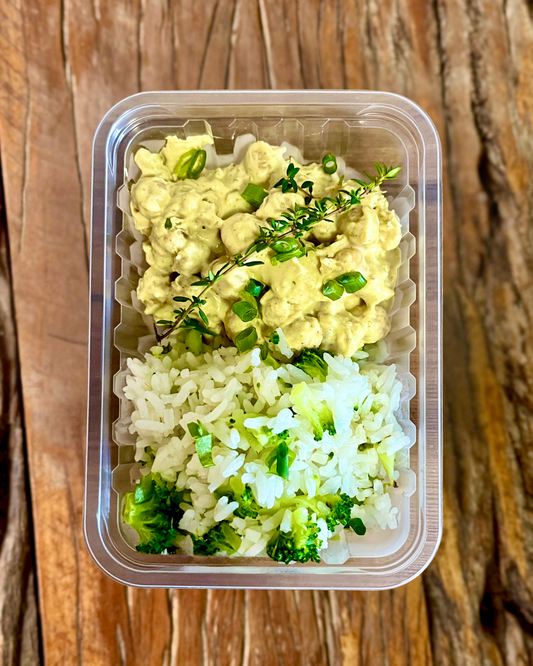 Grão de bico ao molho curry com arroz de brócolis